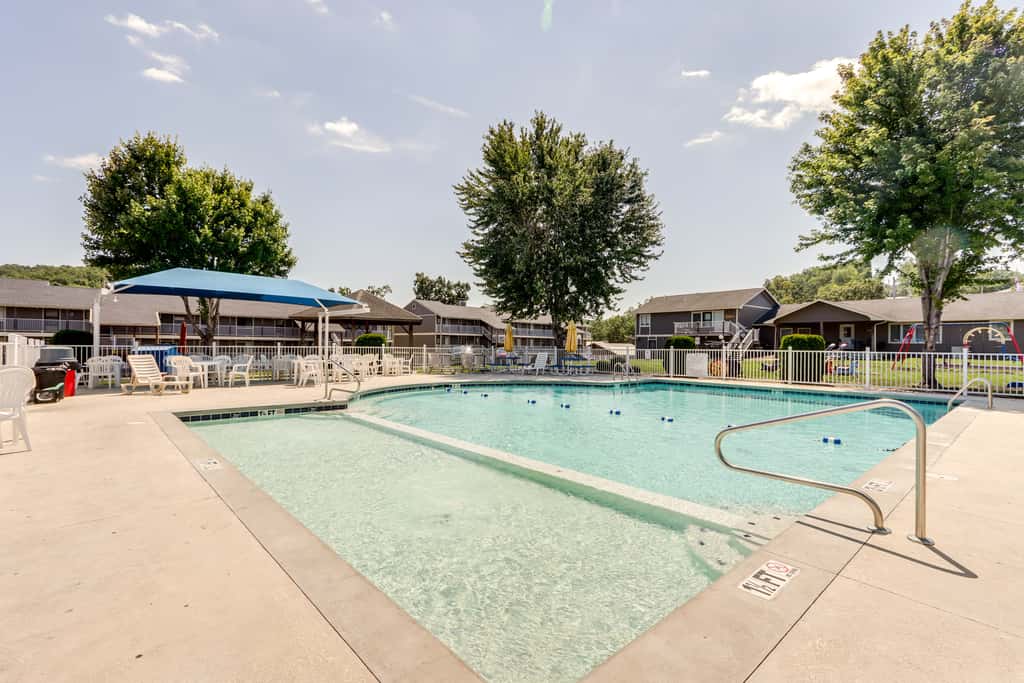 Walk to Pool + Lake: Cozy Osage Beach Condo