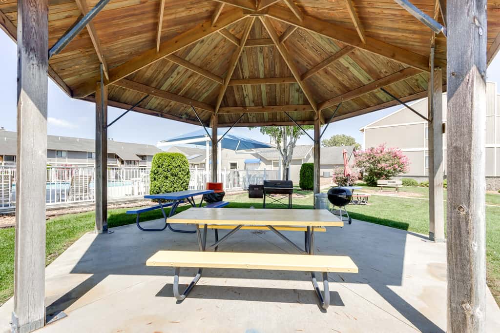 Walk to Pool + Lake: Cozy Osage Beach Condo