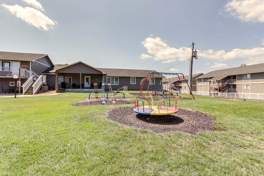 Walk to Pool + Lake: Cozy Osage Beach Condo