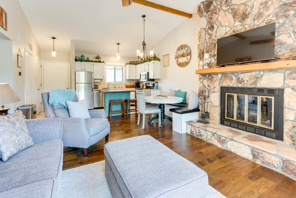 Walk to Pool + Lake: Cozy Osage Beach Condo