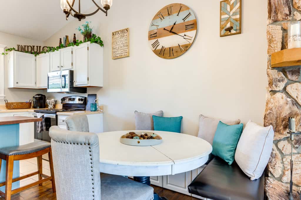 Walk to Pool + Lake: Cozy Osage Beach Condo