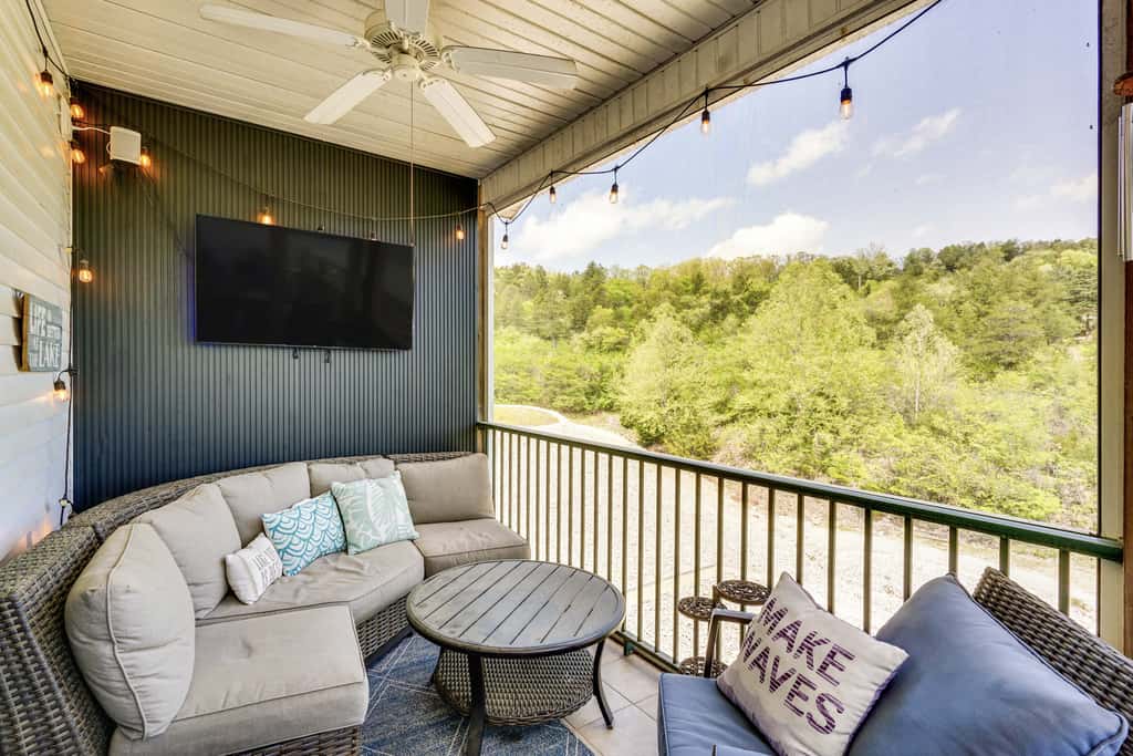 4 Mi to Dtwn: Gem w/ Lake Access in Camdenton