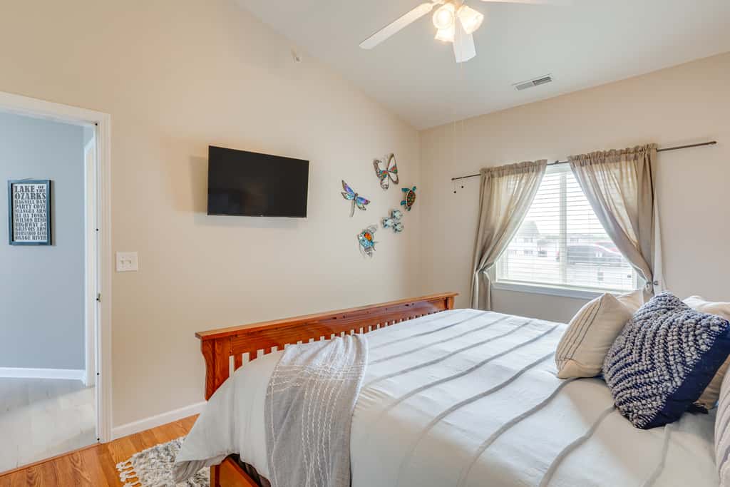 4 Mi to Dtwn: Gem w/ Lake Access in Camdenton