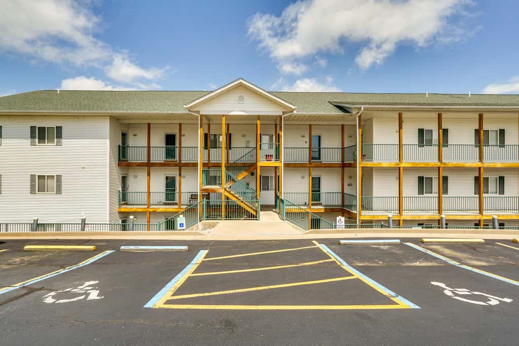 4 Mi to Dtwn: Gem w/ Lake Access in Camdenton