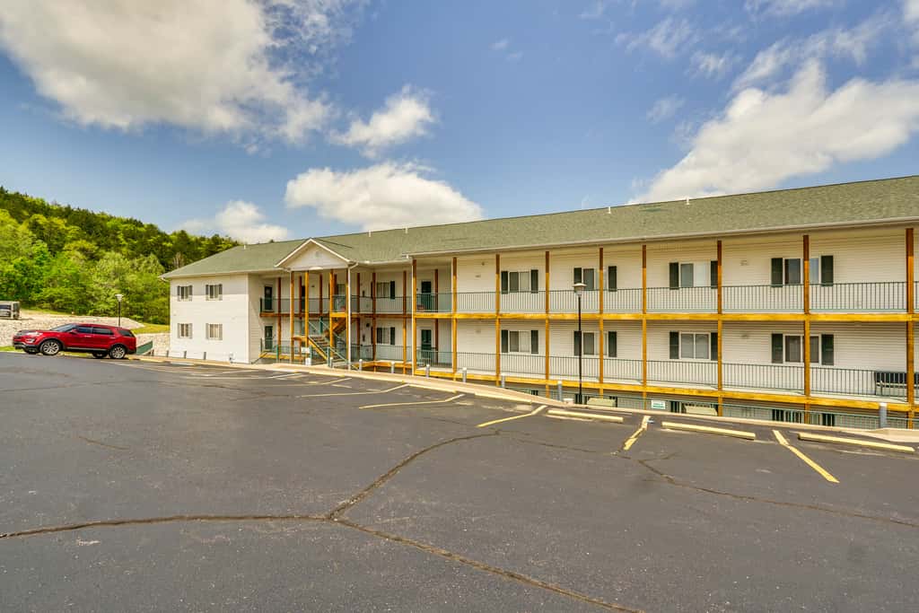 4 Mi to Dtwn: Gem w/ Lake Access in Camdenton