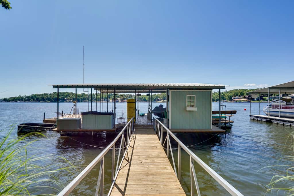 Lakefront & Dog-Friendly Gem in Gravois Mills
