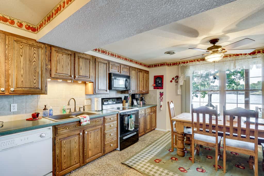 Lakefront & Dog-Friendly Gem in Gravois Mills