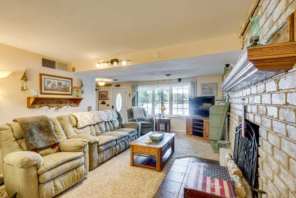 Lakefront & Dog-Friendly Gem in Gravois Mills