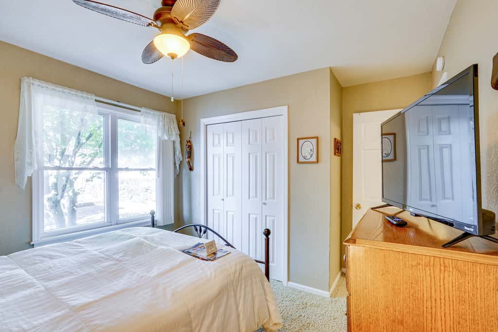 Lakefront & Dog-Friendly Gem in Gravois Mills