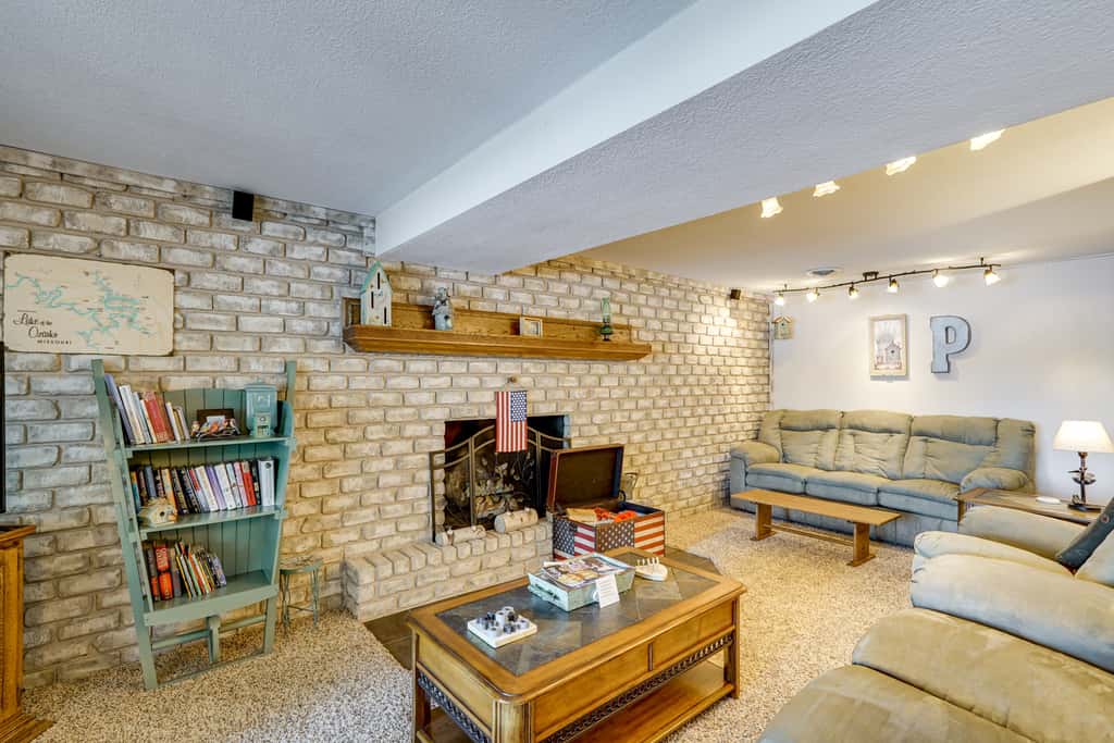 Lakefront & Dog-Friendly Gem in Gravois Mills