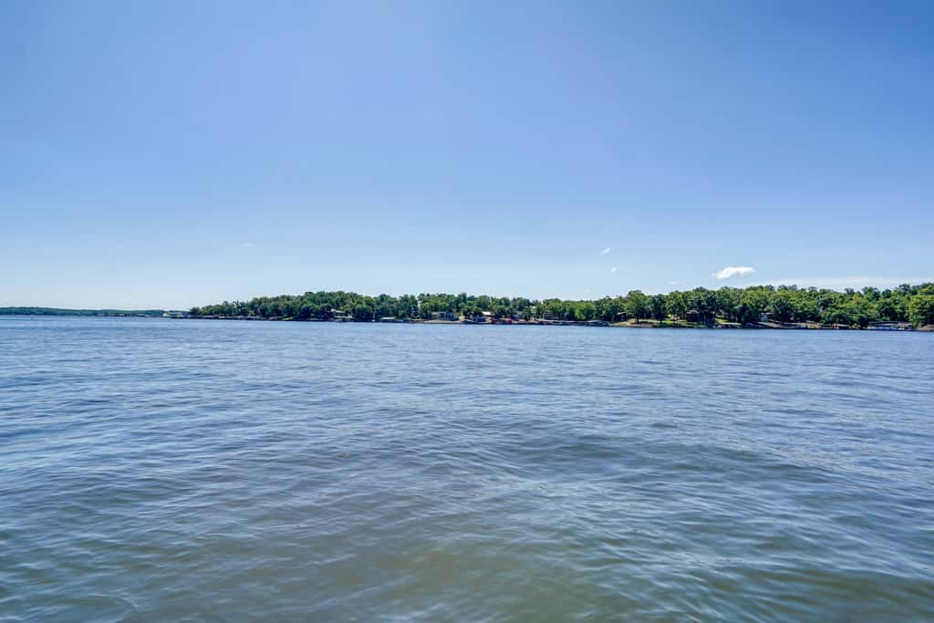 Lakefront & Dog-Friendly Gem in Gravois Mills