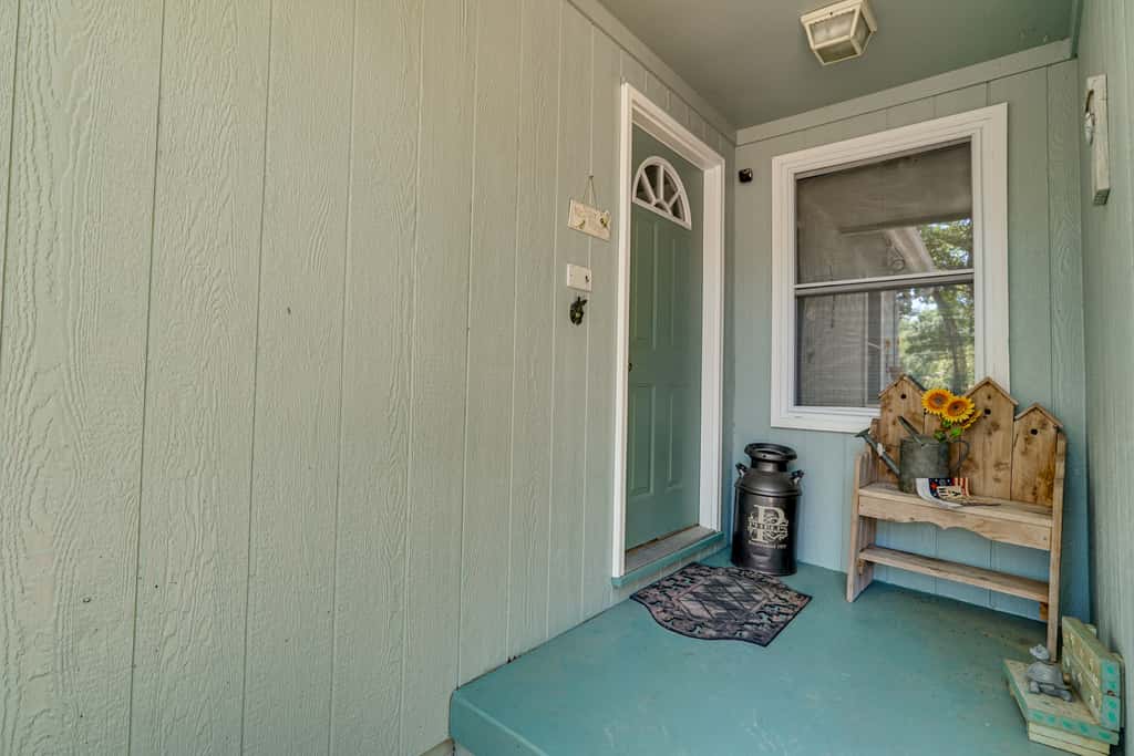 Lakefront & Dog-Friendly Gem in Gravois Mills