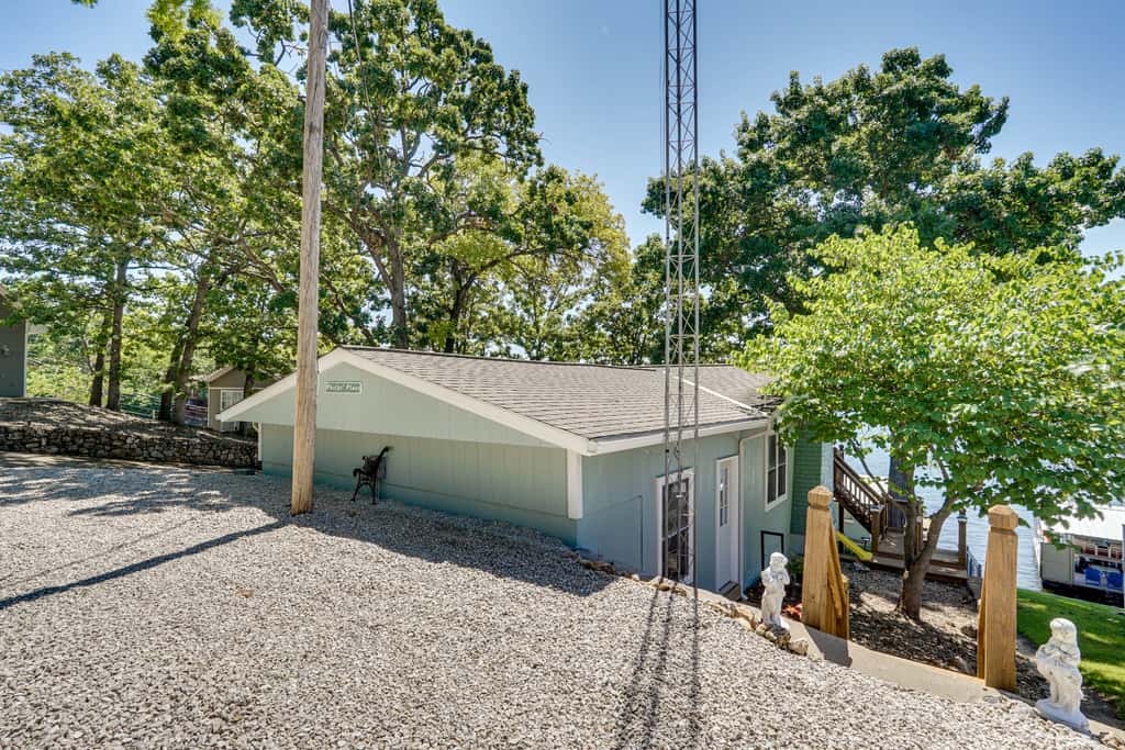 Lakefront & Dog-Friendly Gem in Gravois Mills