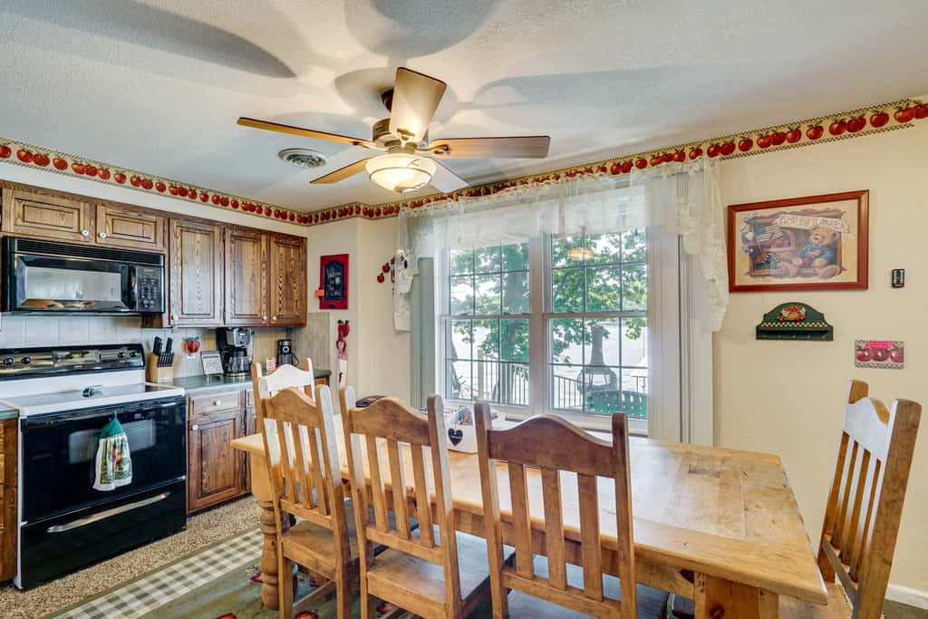 Lakefront & Dog-Friendly Gem in Gravois Mills