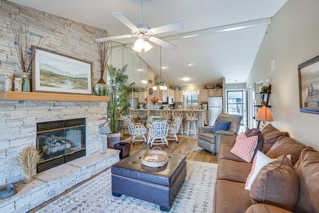 Lakefront Osage Beach Abode w/ Grill & Pool Access