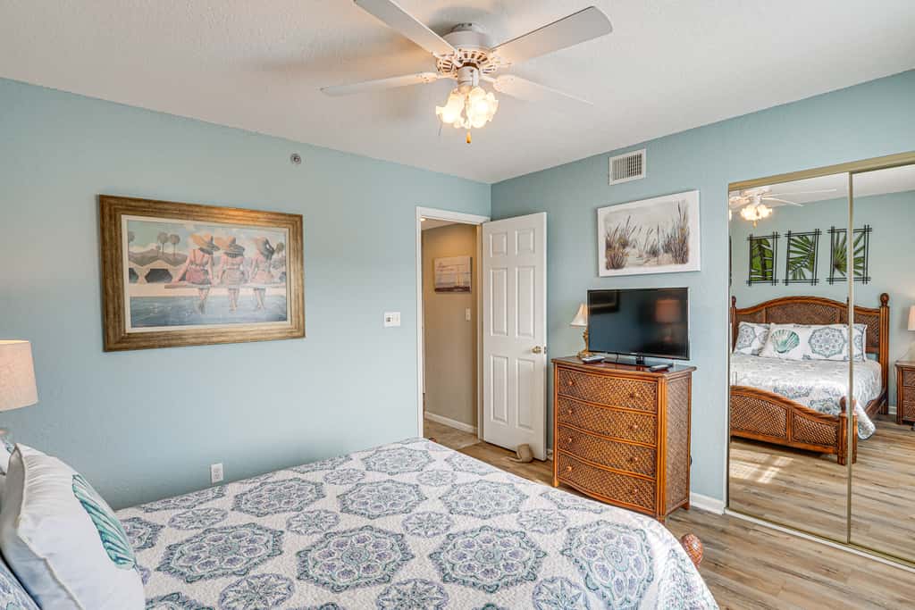 Lakefront Osage Beach Abode w/ Grill & Pool Access