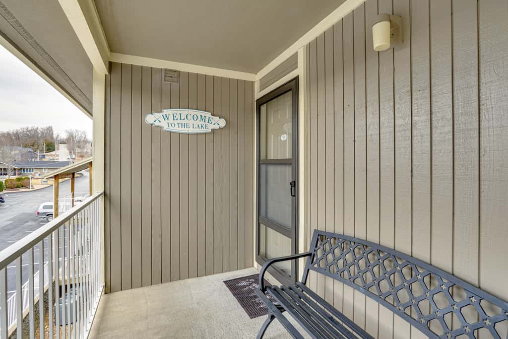 Lakefront Osage Beach Abode w/ Grill & Pool Access