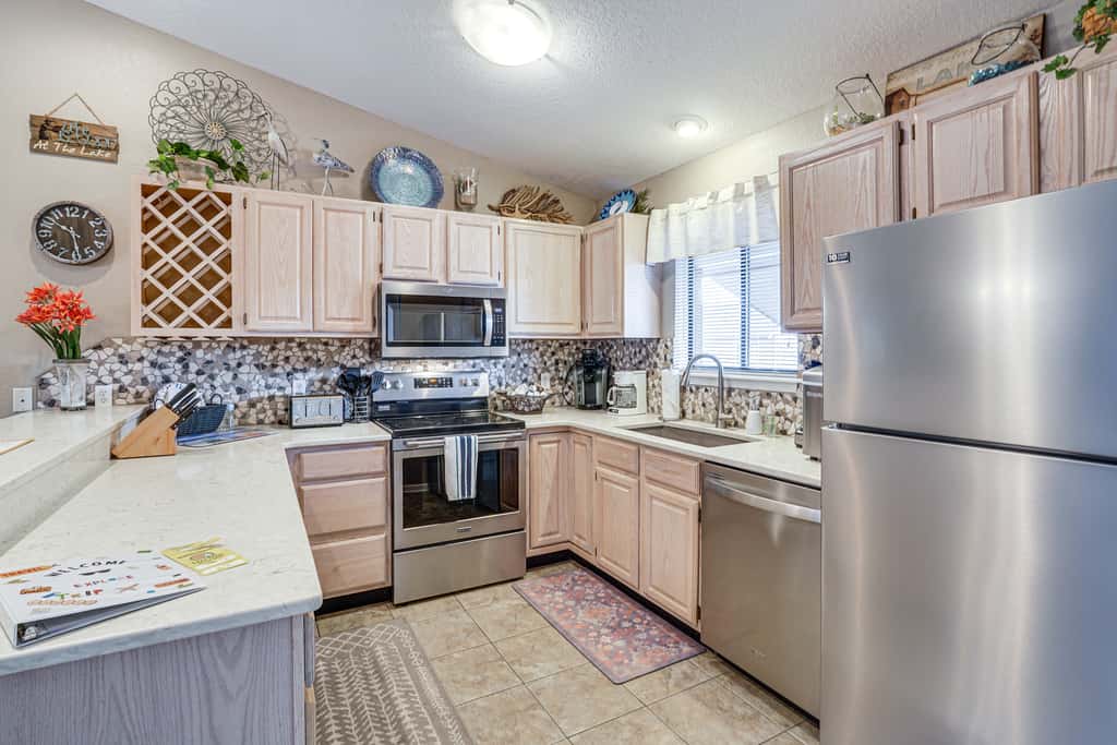Lakefront Osage Beach Abode w/ Grill & Pool Access