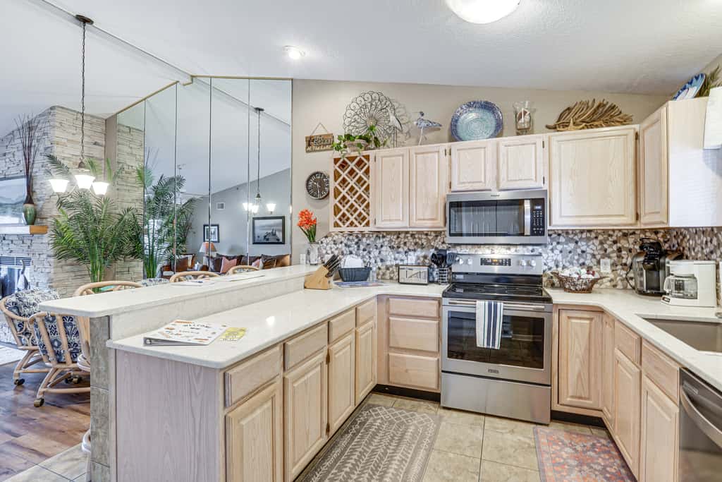 Lakefront Osage Beach Abode w/ Grill & Pool Access