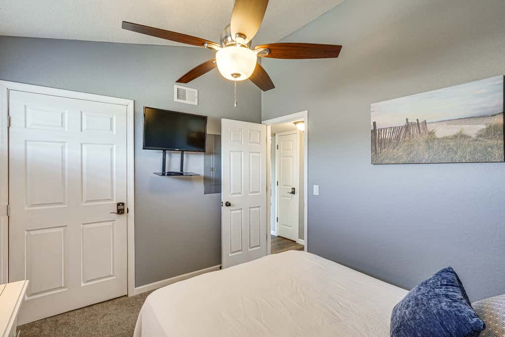 Village of Four Seasons Lake Condo w/ Pool Access!