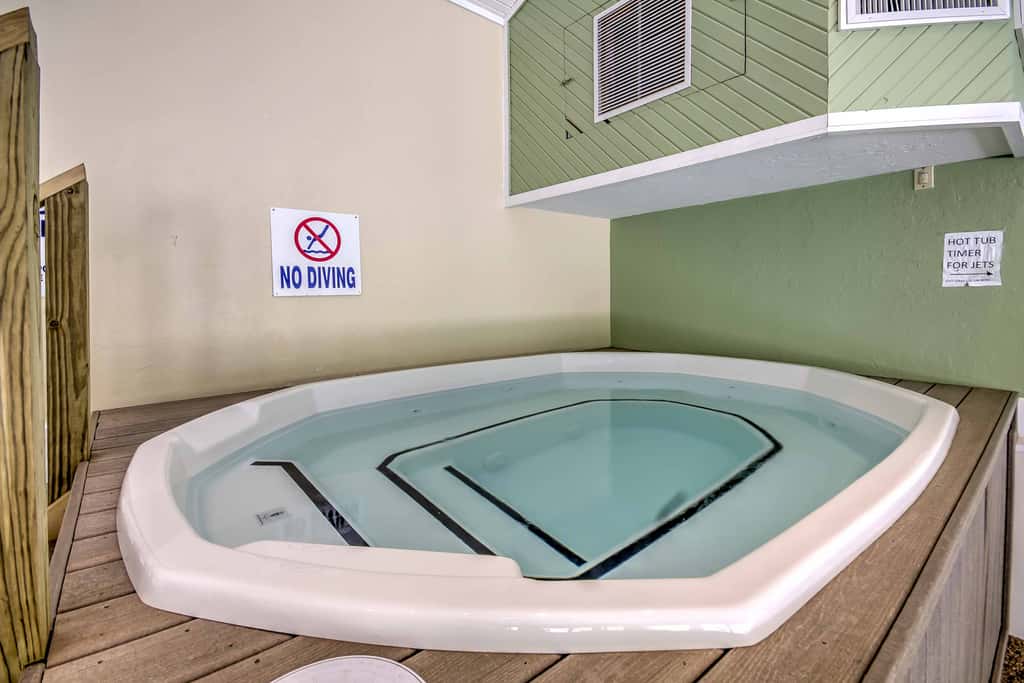 Village of Four Seasons Lake Condo w/ Pool Access!