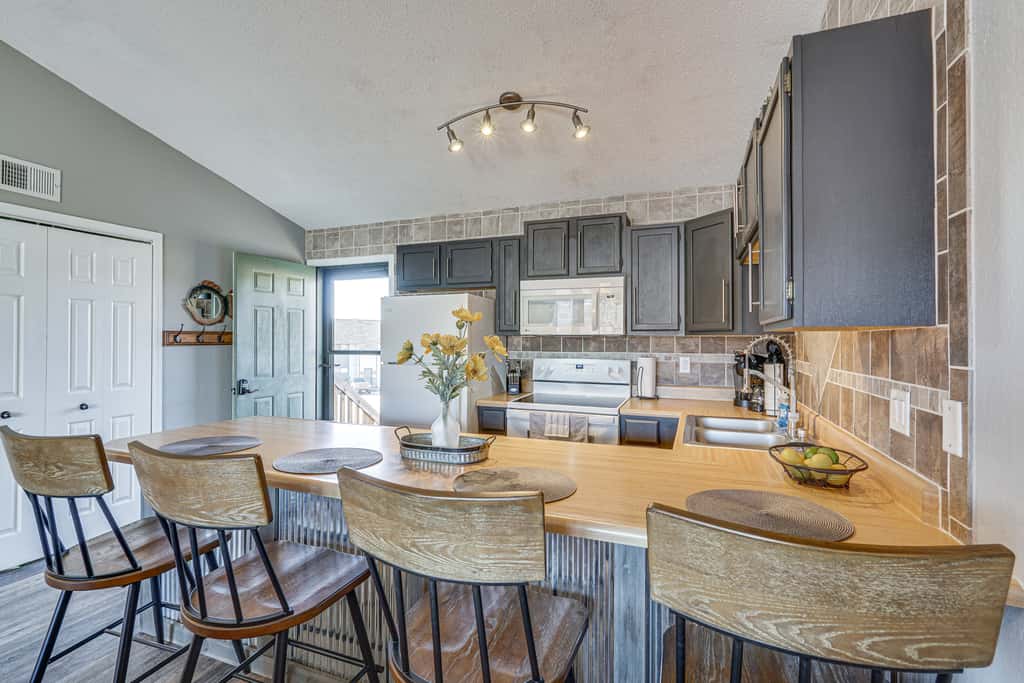 Village of Four Seasons Lake Condo w/ Pool Access!