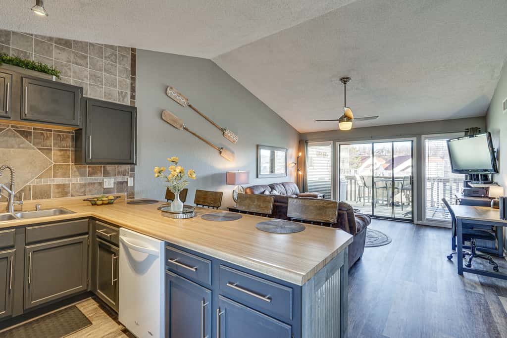 Village of Four Seasons Lake Condo w/ Pool Access!