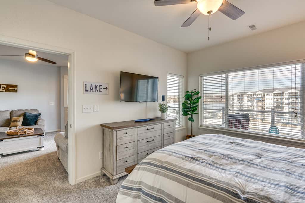 Lake Ozark Condo w/ Water Views & Pool Access!