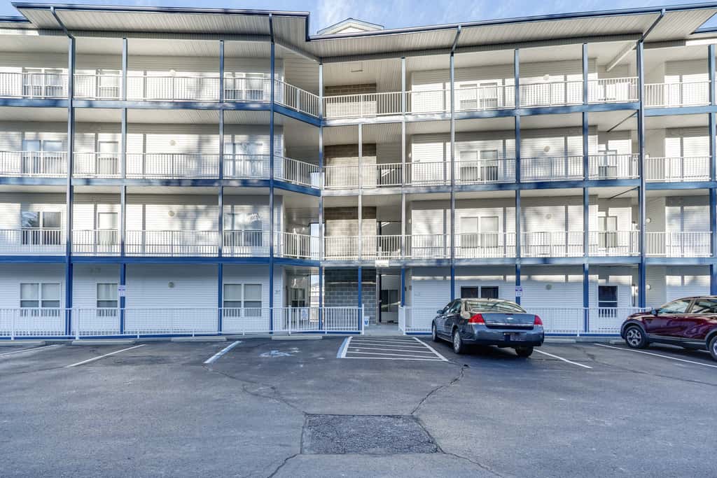 Lake Ozark Condo w/ Water Views & Pool Access!
