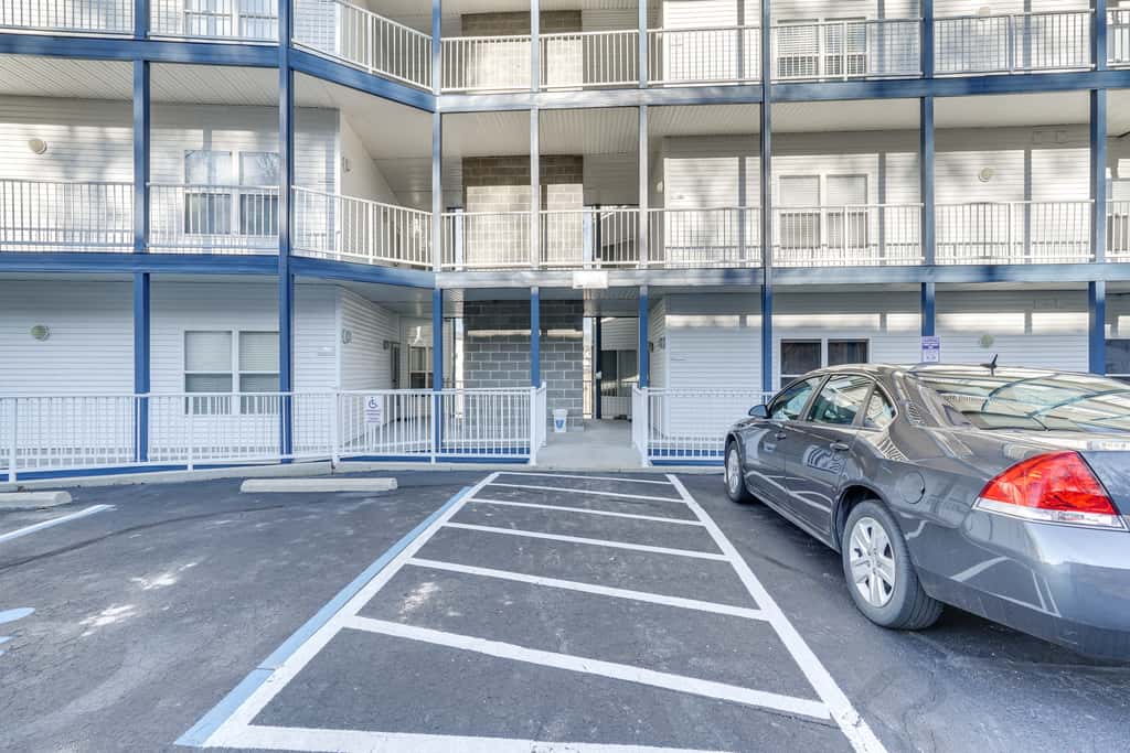 Lake Ozark Condo w/ Water Views & Pool Access!