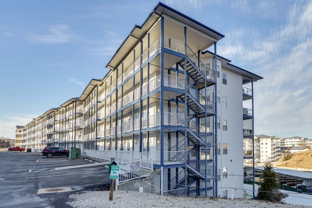 Lake Ozark Condo w/ Water Views & Pool Access!