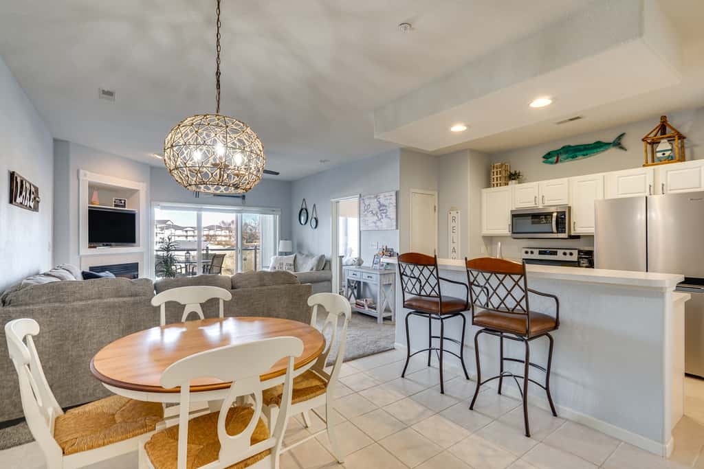 Lake Ozark Condo w/ Water Views & Pool Access!