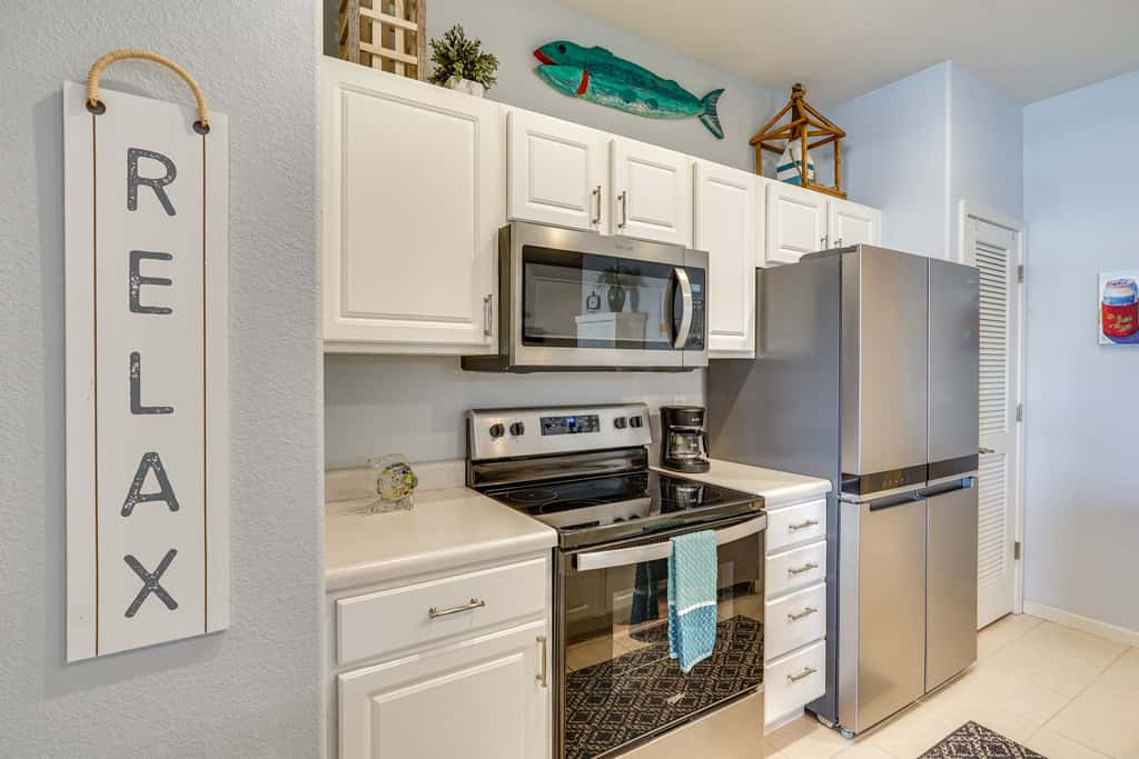 Lake Ozark Condo w/ Water Views & Pool Access!