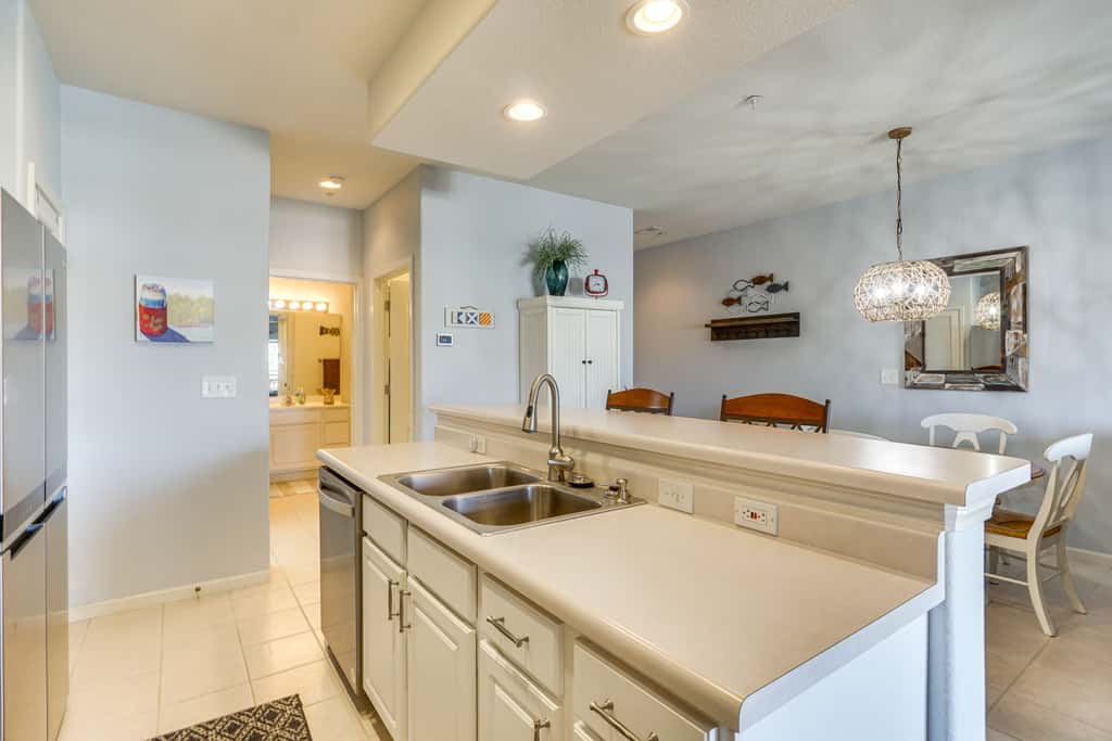 Lake Ozark Condo w/ Water Views & Pool Access!