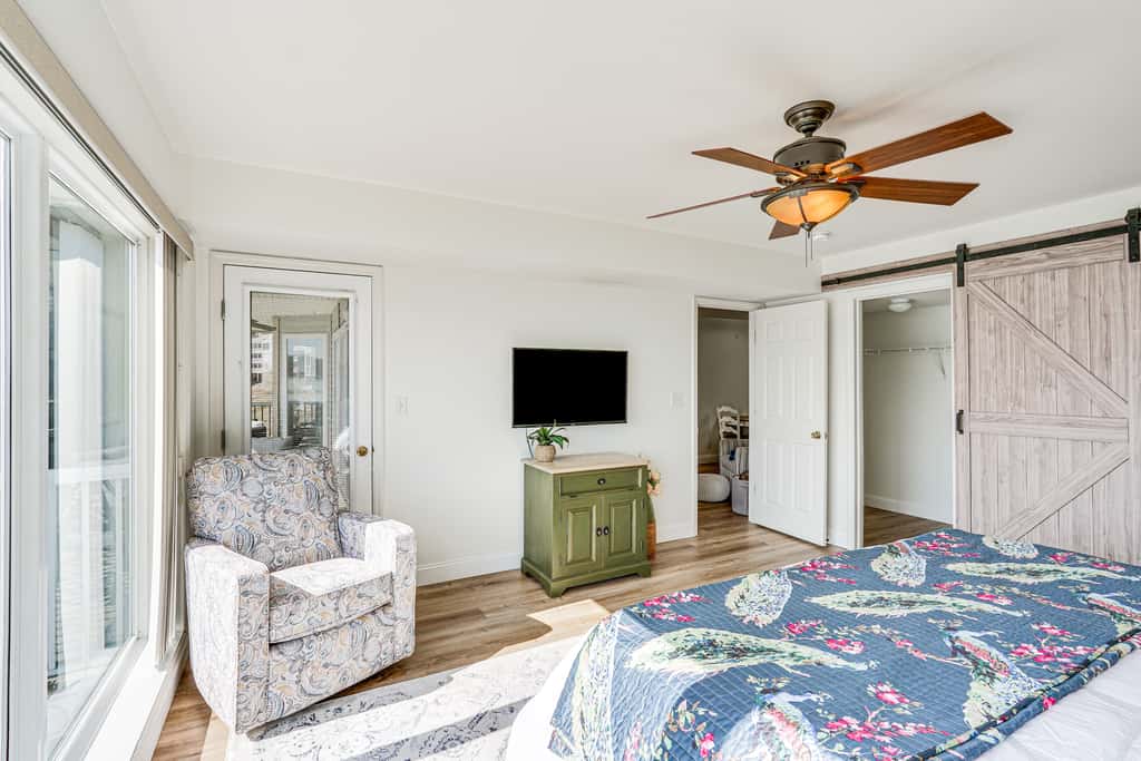 Regatta Bay Condo w/ Balcony + Water Views!