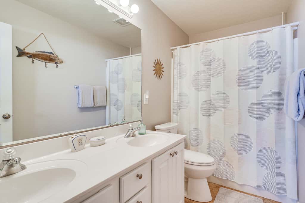 Lake of The Ozarks Condo w/ Pool in Camdenton