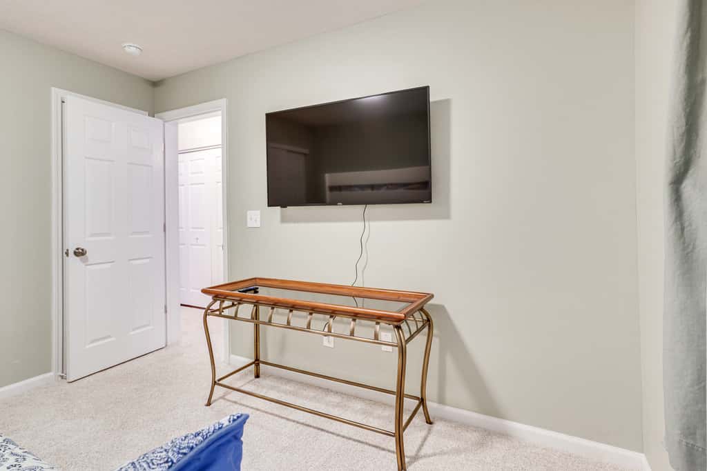 Lake of The Ozarks Condo w/ Pool in Camdenton