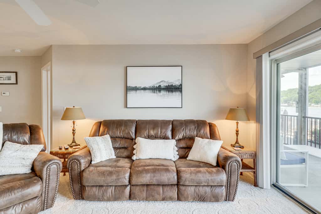 Lake of The Ozarks Condo w/ Pool in Camdenton