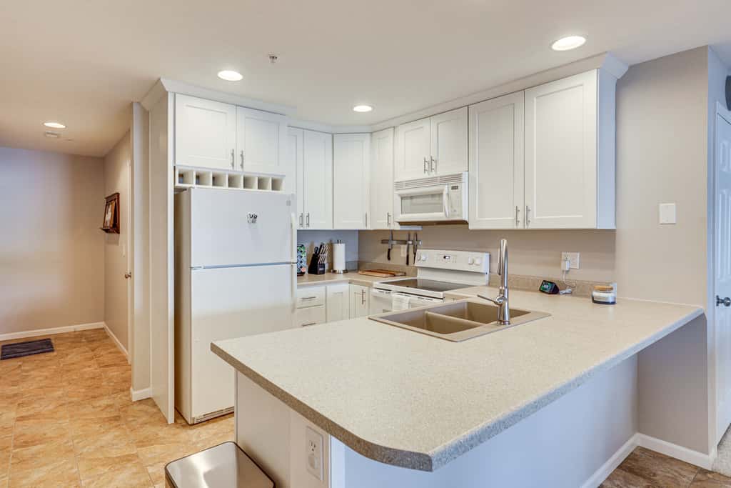 Lake of The Ozarks Condo w/ Pool in Camdenton