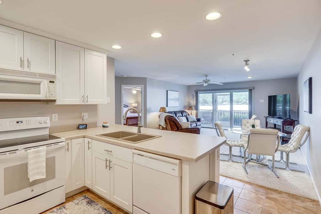 Lake of The Ozarks Condo w/ Pool in Camdenton
