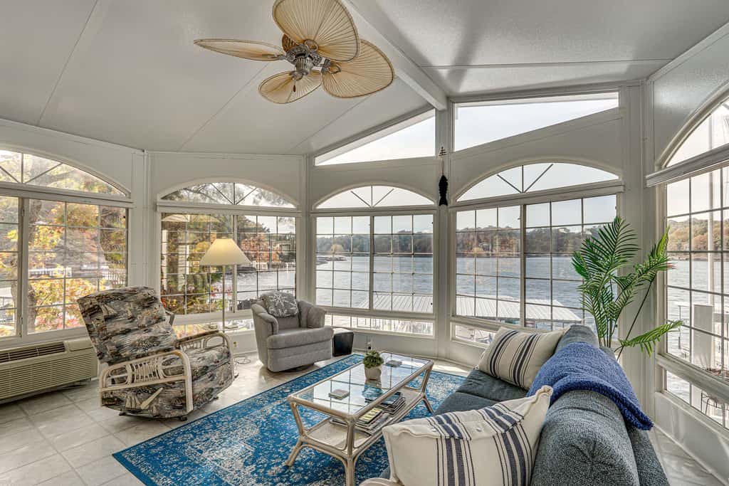 Fireplace, Deck & Grill: Lake Ozark Family Retreat