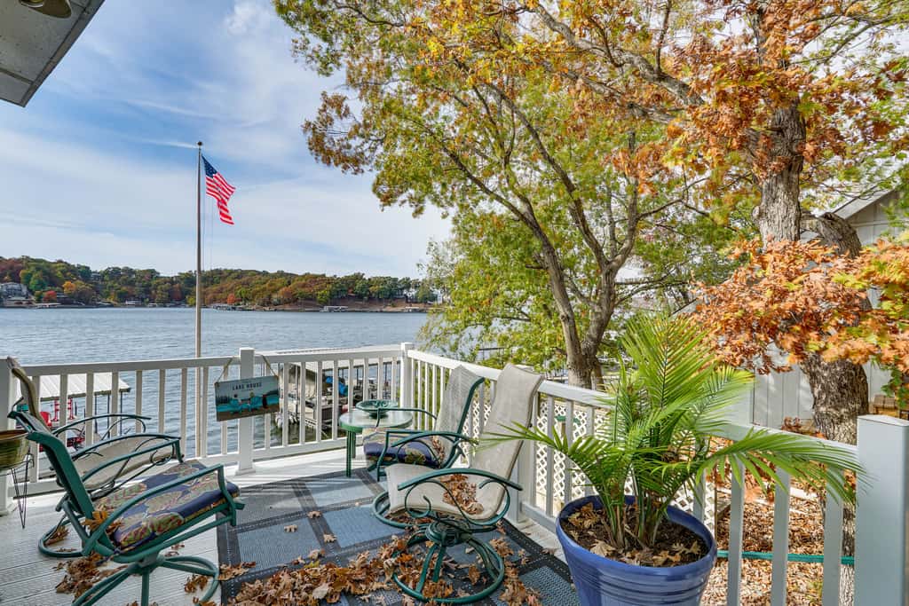 Fireplace, Deck & Grill: Lake Ozark Family Retreat