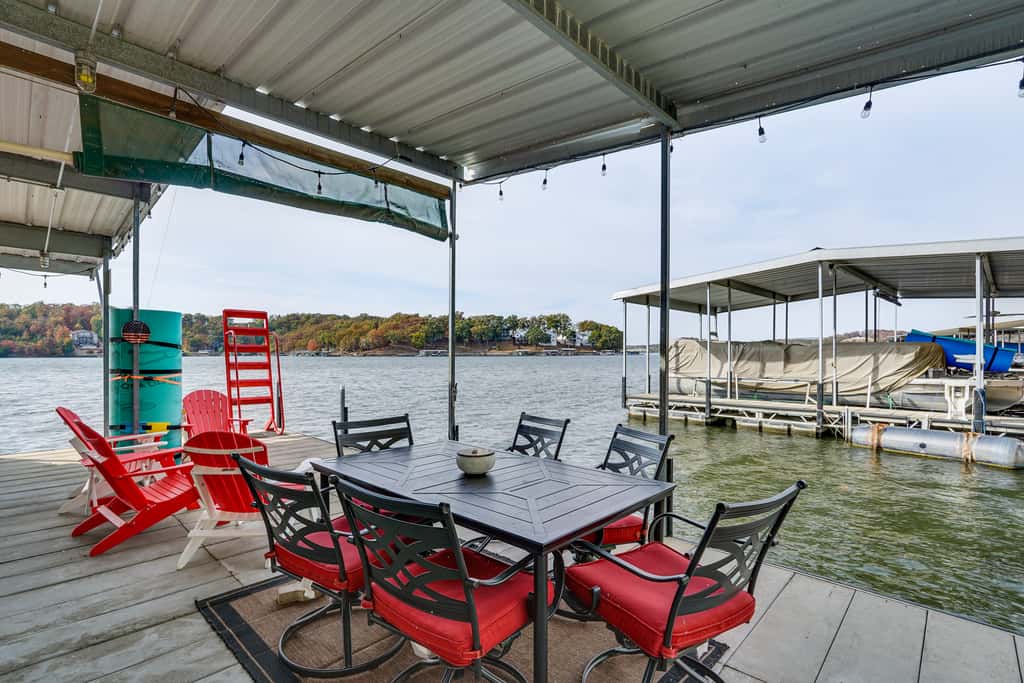 Fireplace, Deck & Grill: Lake Ozark Family Retreat