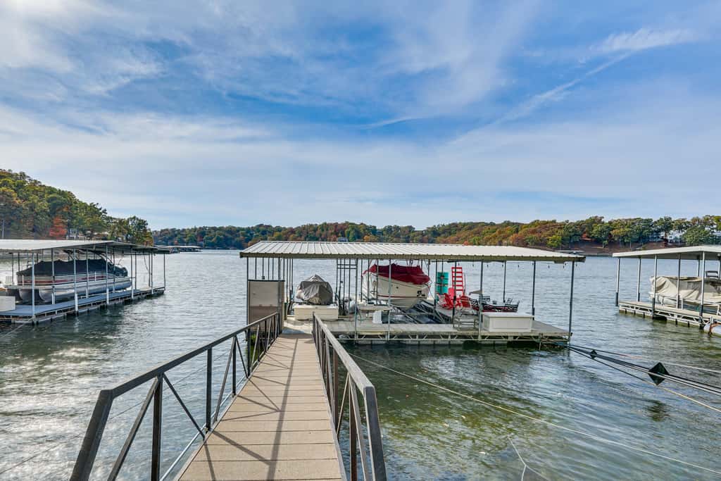 Fireplace, Deck & Grill: Lake Ozark Family Retreat
