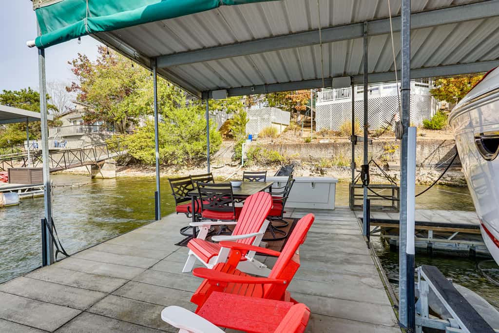 Fireplace, Deck & Grill: Lake Ozark Family Retreat