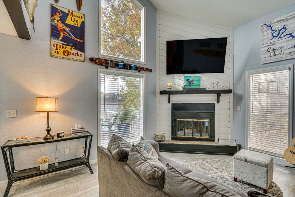 Fireplace, Deck & Grill: Lake Ozark Family Retreat