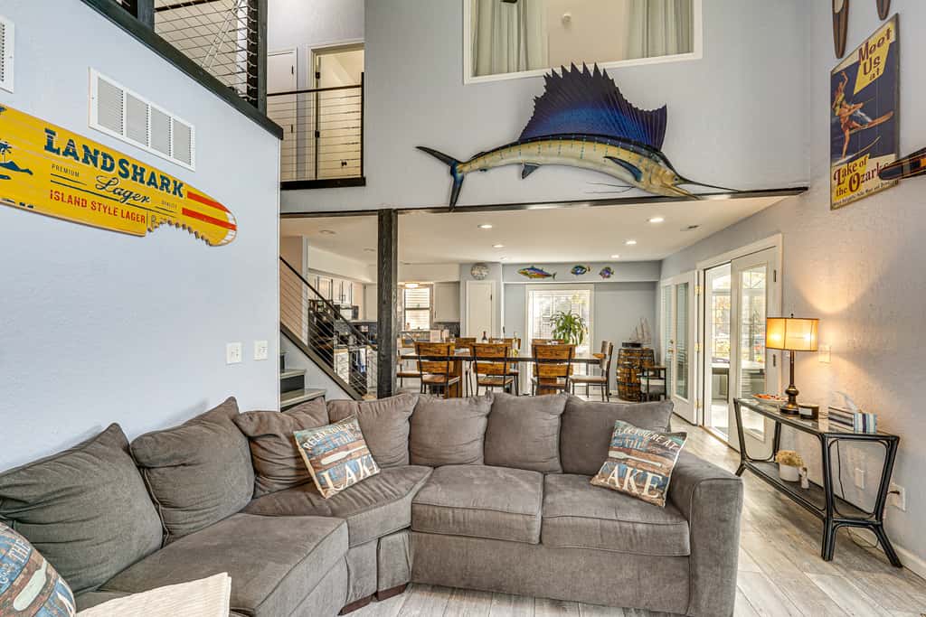 Fireplace, Deck & Grill: Lake Ozark Family Retreat