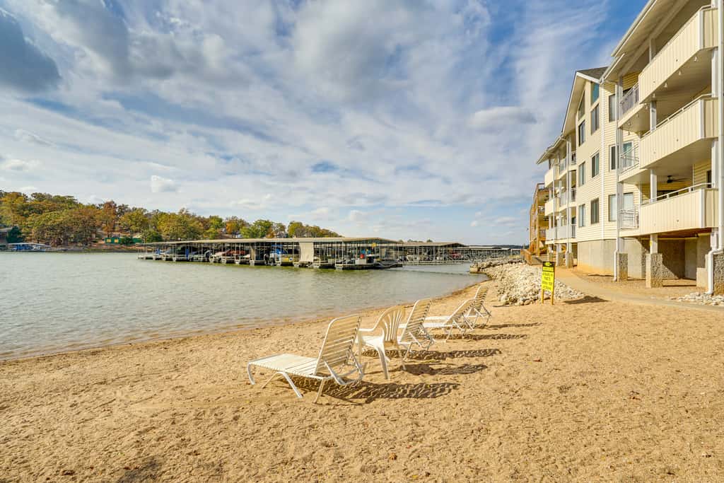 Lakefront Osage Beach Condo w/ Water-View Balcony!