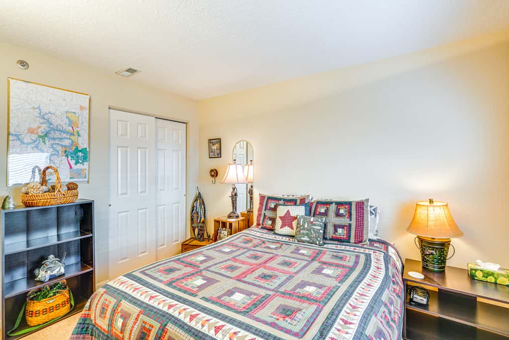 Lakefront Osage Beach Condo w/ Water-View Balcony!