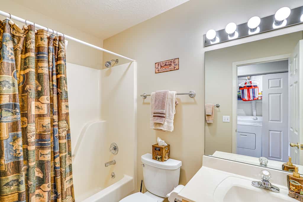 Lakefront Osage Beach Condo w/ Water-View Balcony!
